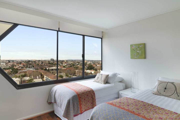 Room 3 of 7