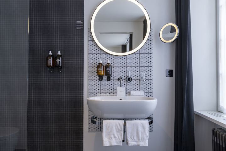 Room 50 of 115