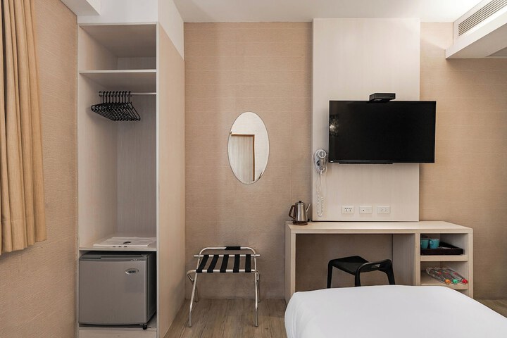 Room 22 of 65