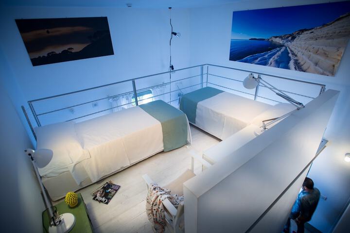 Room 9 of 15