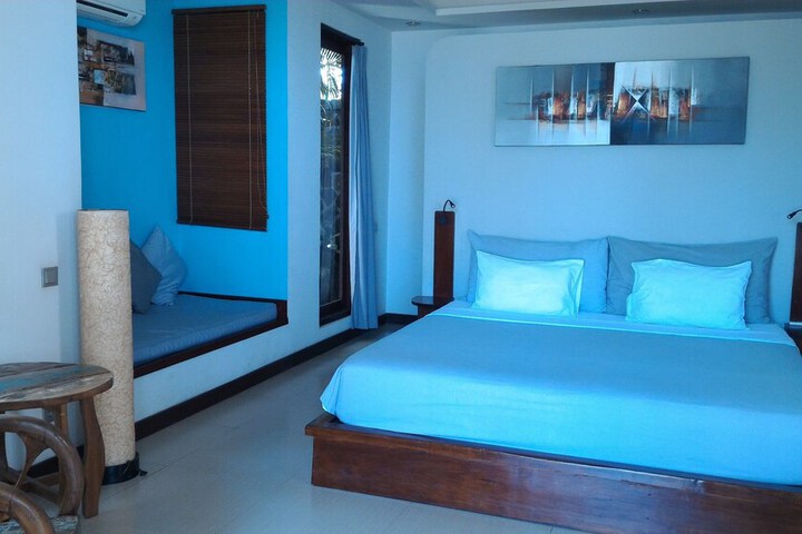Room 8 of 25