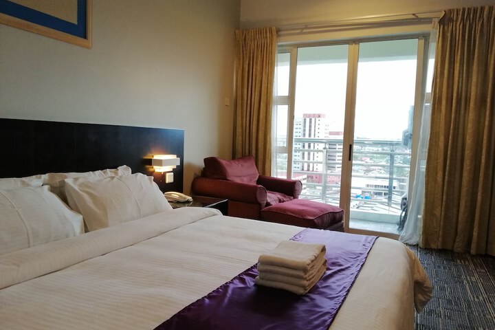 Room 14 of 37