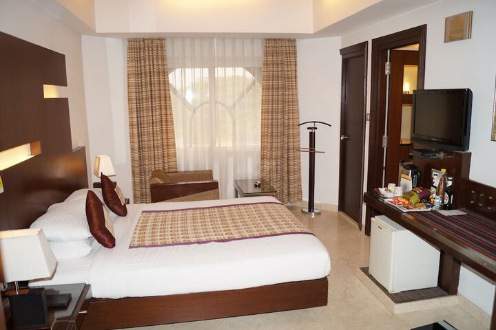 Room 15 of 76