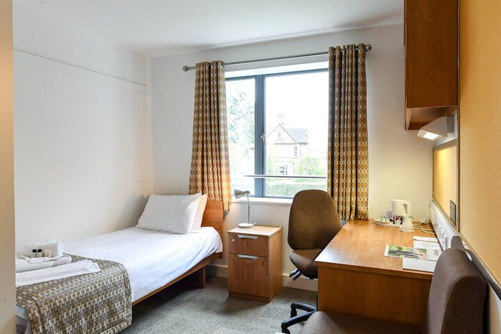 Room 12 of 27