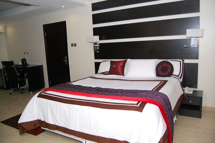 Room 12 of 27