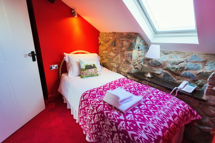 Room 17 of 39