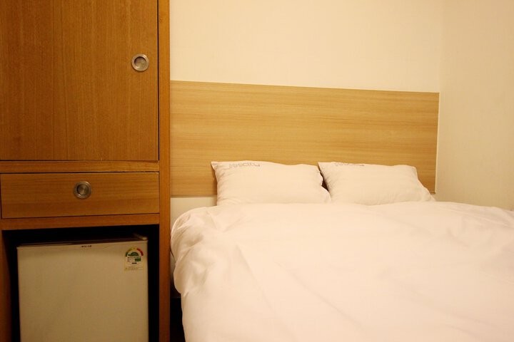 Room 19 of 44