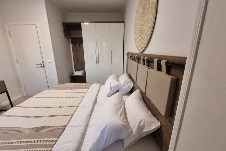 Room 4 of 25