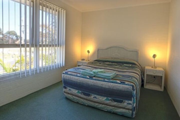 Room 13 of 33