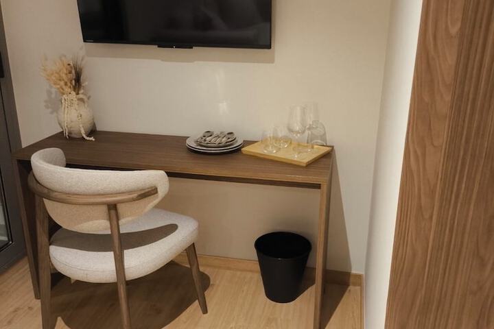 Room 2 of 172