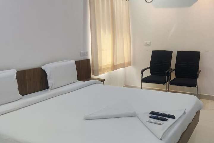 Room 8 of 27