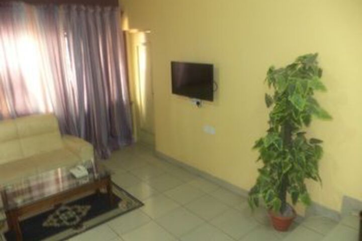 Room 9 of 18