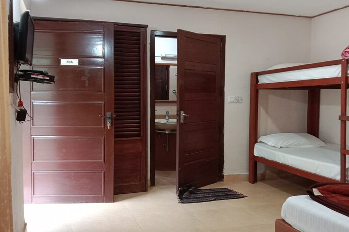 Room 25 of 43