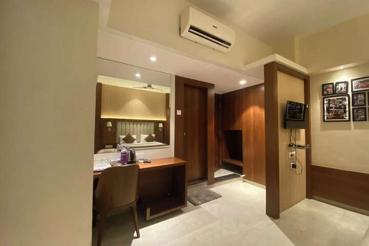 Room 12 of 30