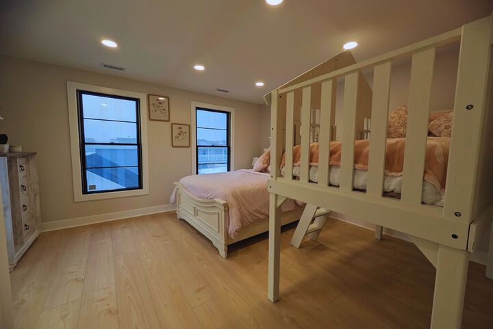 Room 35 of 153
