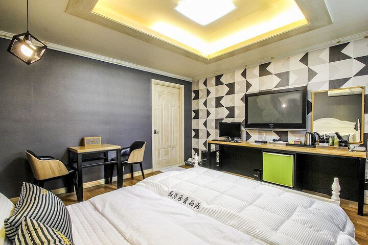 Room 11 of 41