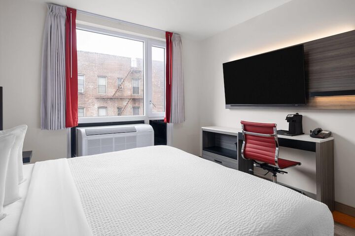 Room 10 of 30