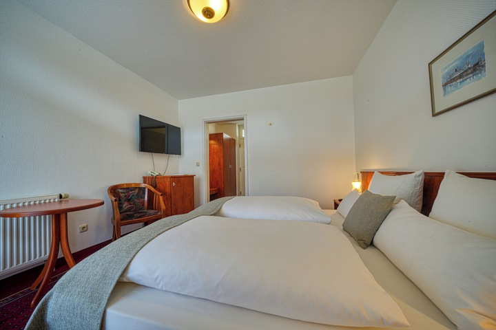 Room 26 of 77