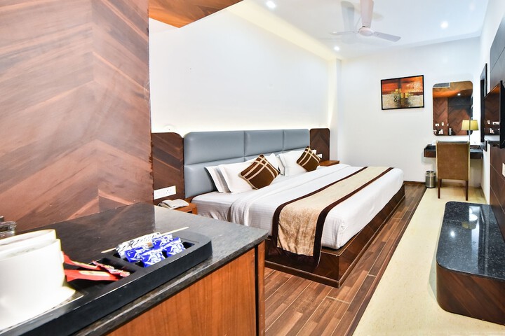 Room 28 of 61