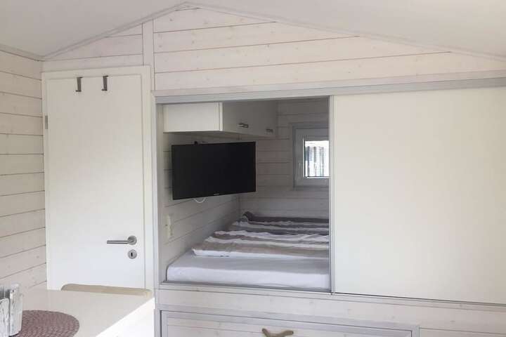 Room 4 of 65