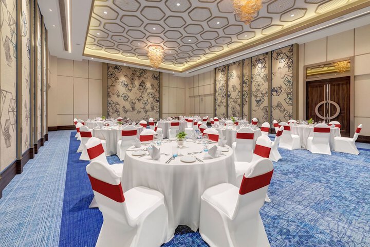 Ballroom/Hall 29 of 31