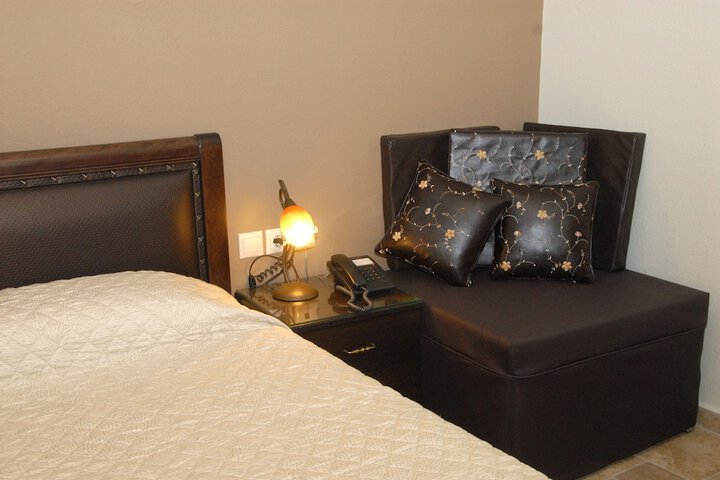 Room 8 of 37