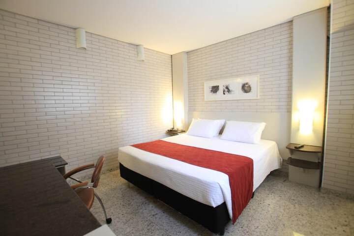 Room 13 of 37