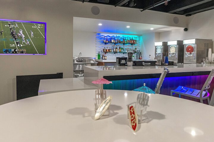 Poolside bar
