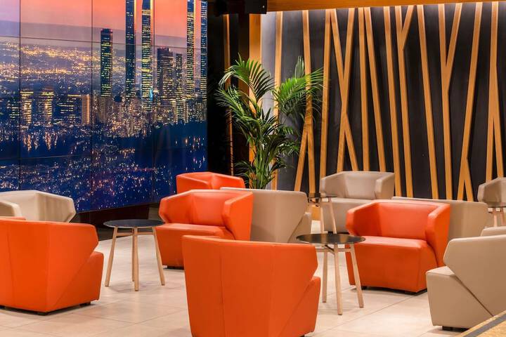 Lounge 131 of 206