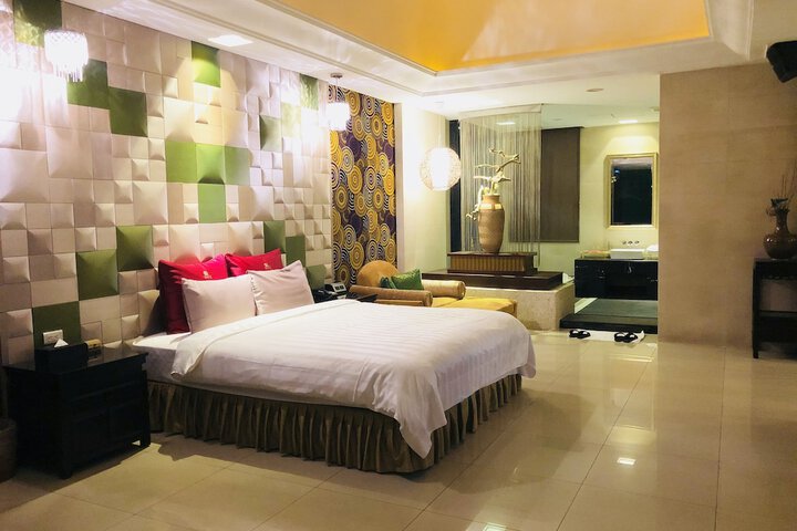 Room 5 of 61