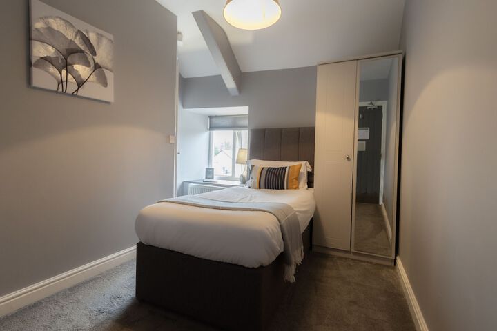 Room 10 of 38