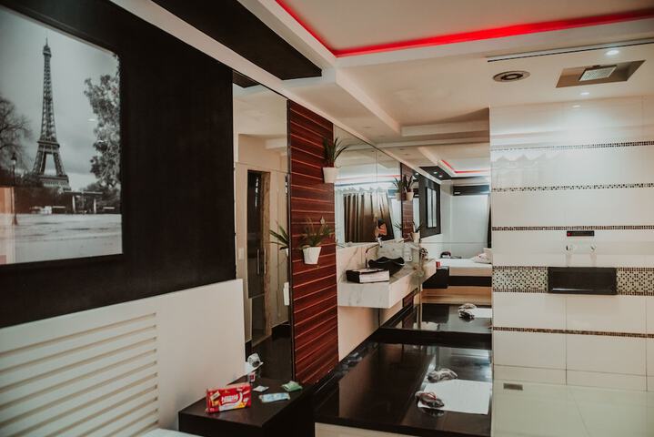 Room 4 of 21