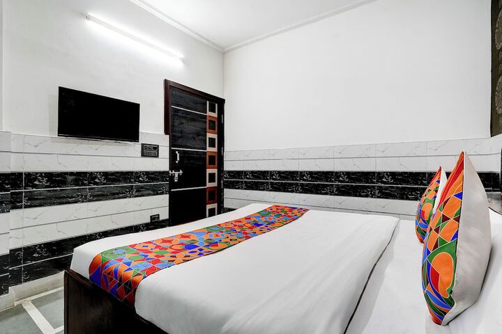 Room 13 of 23