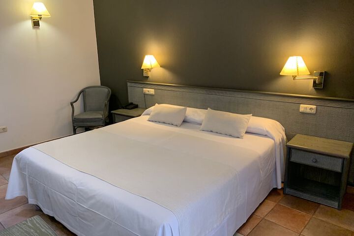 Room 26 of 102