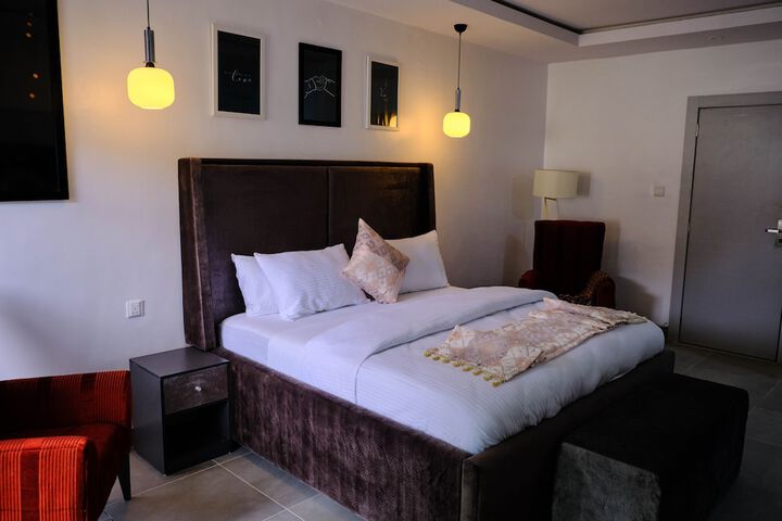 Room 2 of 3