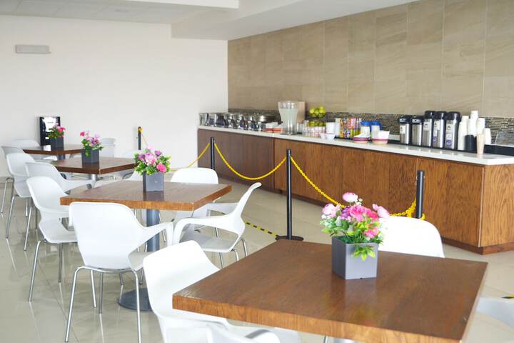 Breakfast/Coffee Service 40 of 54