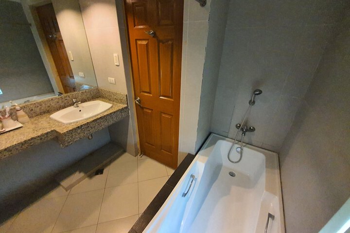 Room 52 of 83