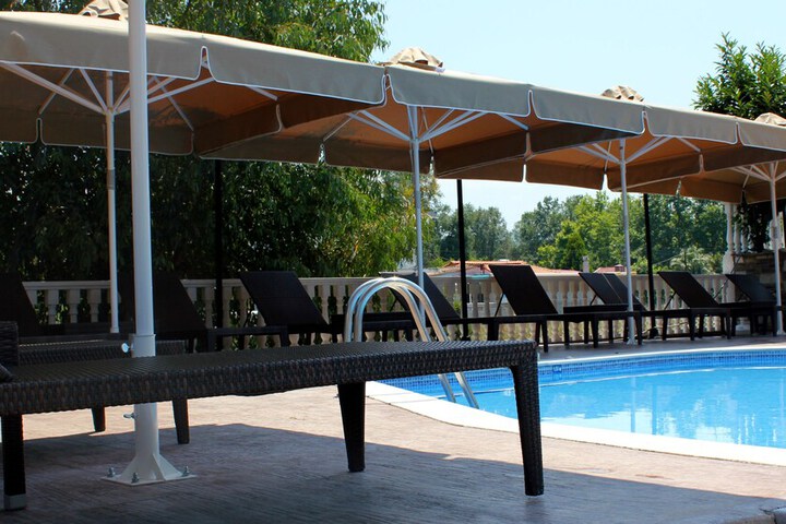 Pool 28 of 37