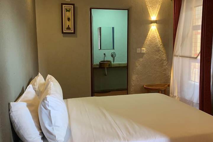 Room 7 of 28