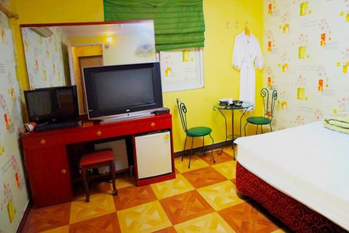 Room 2 of 6
