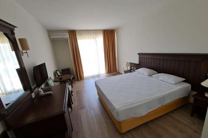 Room 13 of 40