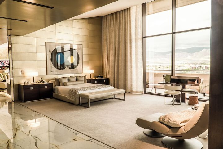 Room 22 of 211