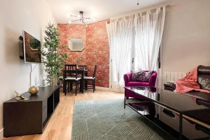 Room 4 of 16
