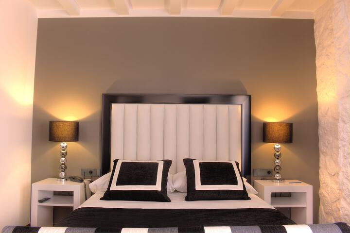 Room 2 of 6