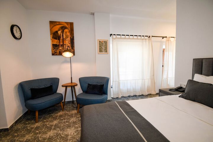 Room 10 of 43