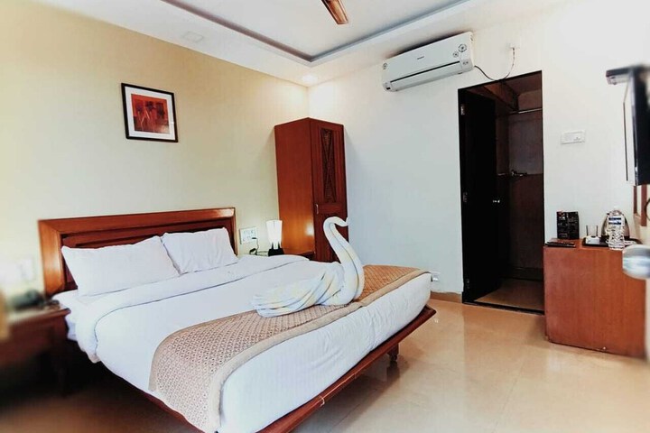 Room 12 of 26