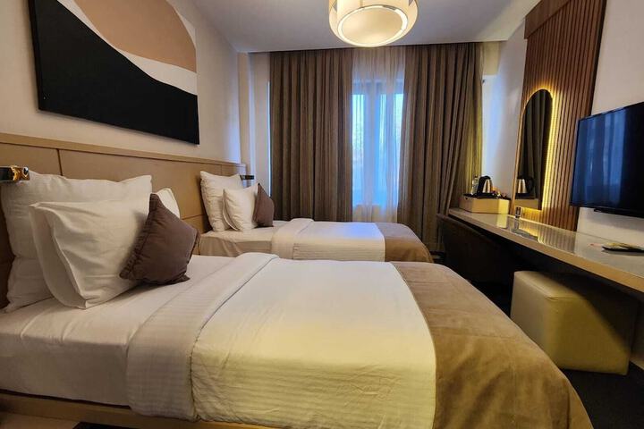 Room 8 of 17