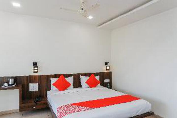 COLLECTION O 82198 HOTEL KARISHMA PALACE