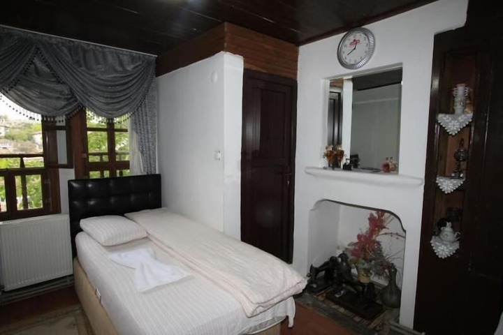 Room 17 of 46