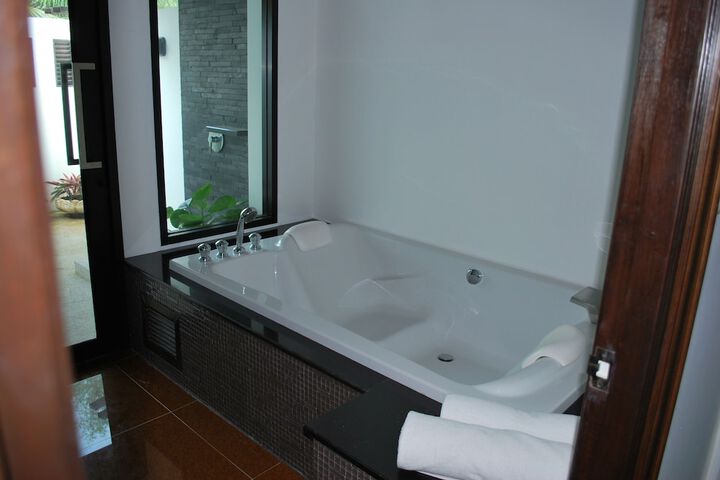 Hot Tub 33 of 66